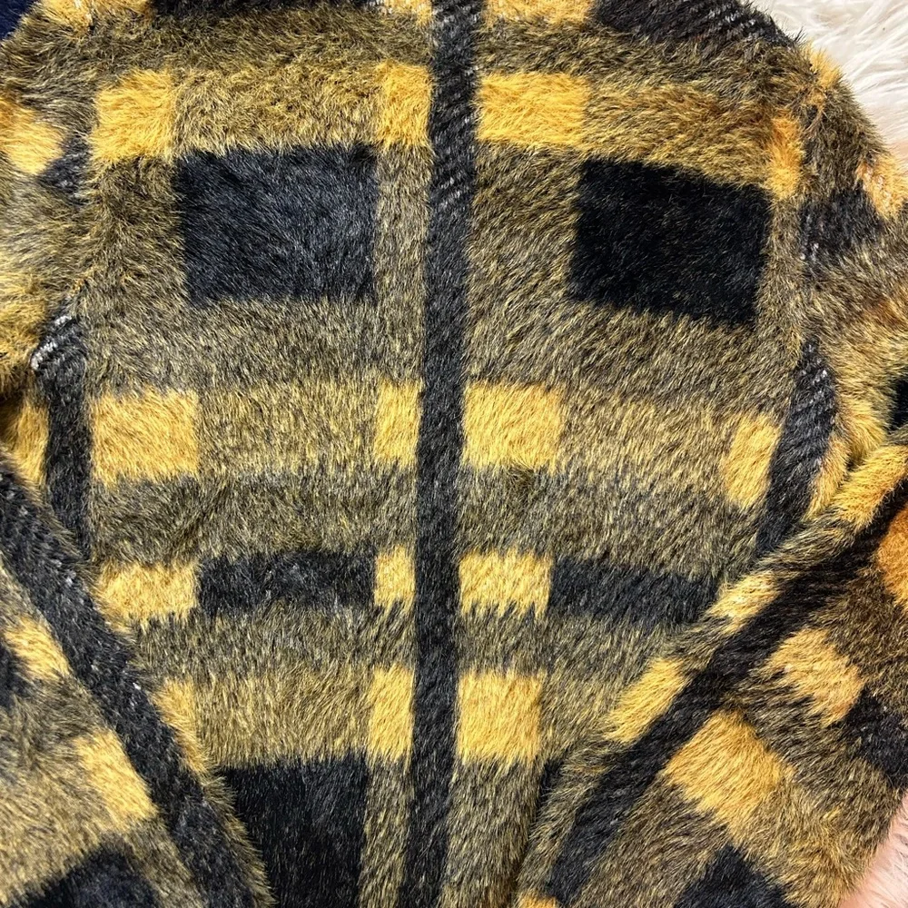 Truth Fuzzy Knit in Yellow and Black - Picture 5 of 7